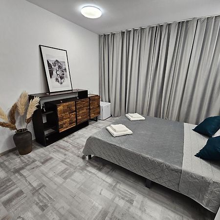 24 Shades Of Grey, Rezerva Acum Apartament Ultracentral, Ceai, Cafea, Filtru Apa Rece-Fierbinte, Saltea 160 Cm Memory Foam Крайова Екстер'єр фото