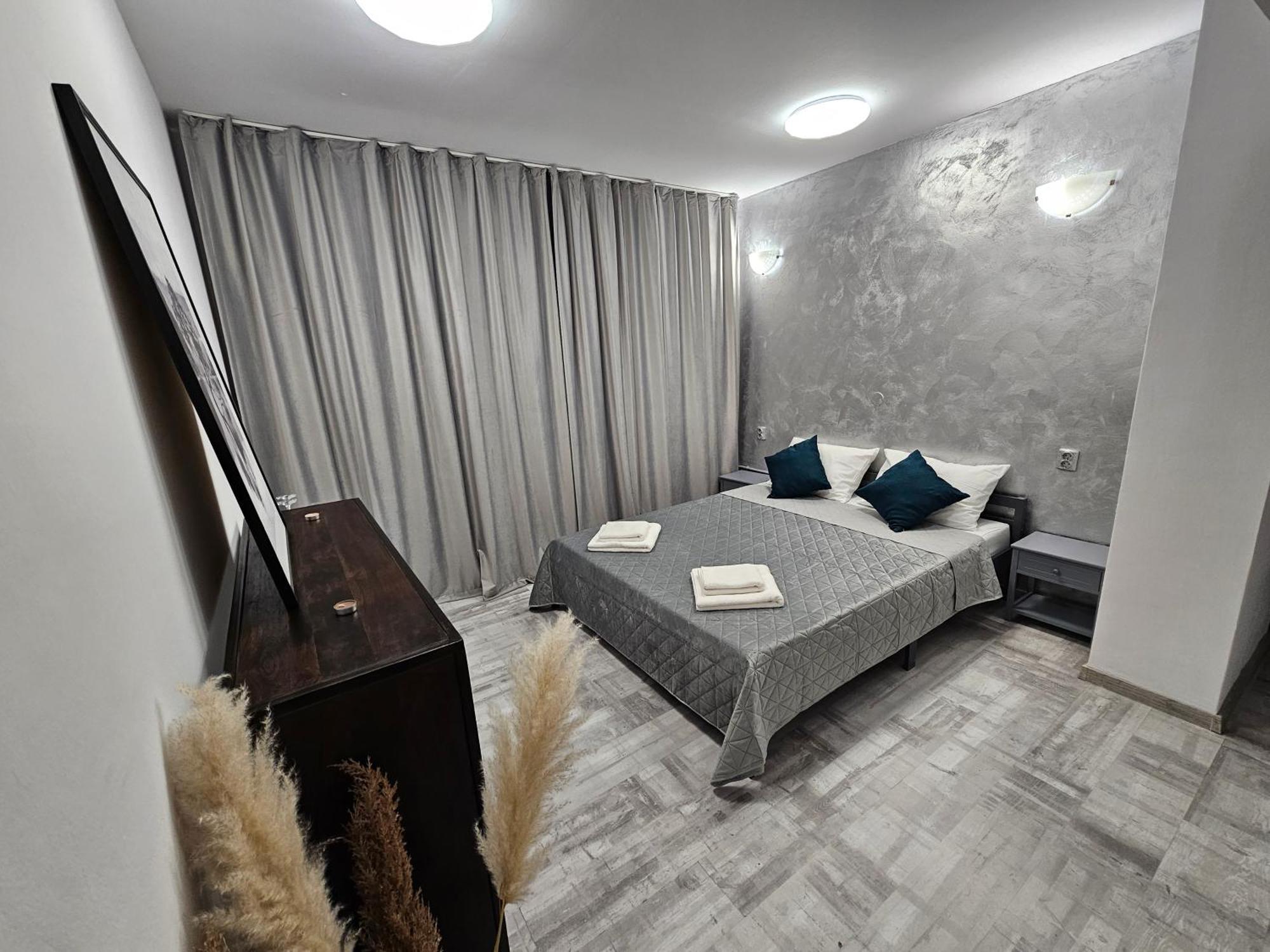 24 Shades Of Grey, Rezerva Acum Apartament Ultracentral, Ceai, Cafea, Filtru Apa Rece-Fierbinte, Saltea 160 Cm Memory Foam Крайова Екстер'єр фото